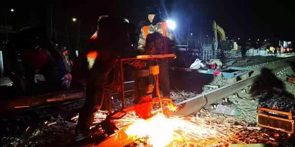 今日頭條、北京日報(bào)：13號線清河站撥線工程倒計(jì)時(shí)，京城地鐵首  次鋪上樹脂軌枕